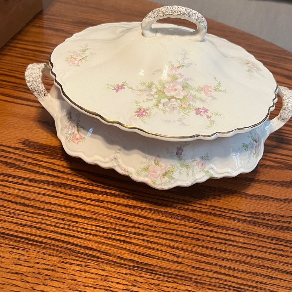 Homer Laughlin Floral Serveware with Lid - Picture 4 of 7